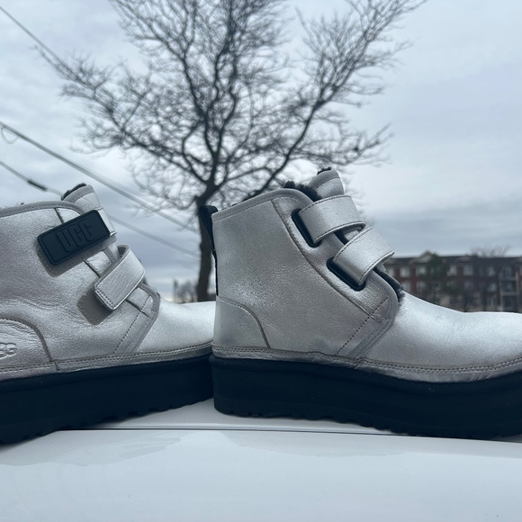 Uggs - Picture 1 of 3